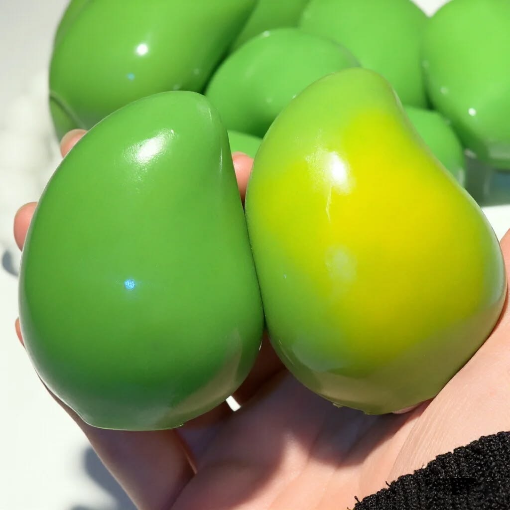 COLOUR CHANGING Crunchy Mango Taba Squishy